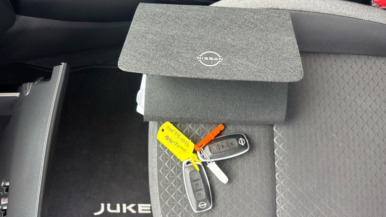 Nissan Juke 1.0 DiG-T N-Connecta 5dr DCT Petrol Hatchback